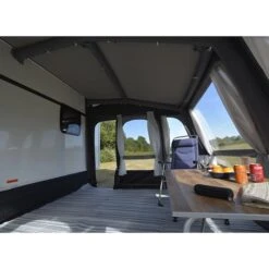 Dometic Grande AIR All-Season 390 S 9120001109 2023 -CampGear Universe kampagrandeallseason390inside compressor 2 2